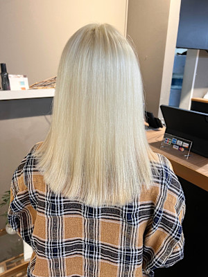 派手髪・ハイトーンカラー・デザインカラー・ブリーチ専門美容室