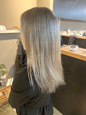 派手髪・ハイトーンカラー・デザインカラー・ブリーチ専門美容室