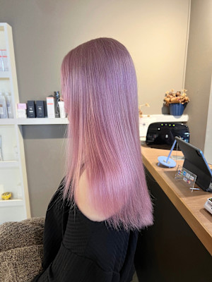 派手髪・ハイトーンカラー・デザインカラー・ブリーチ専門美容室