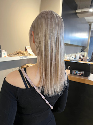 派手髪・ハイトーンカラー・デザインカラー・ブリーチ専門美容室