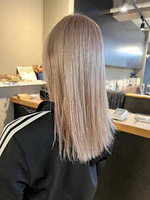 派手髪・ハイトーンカラー・デザインカラー・ブリーチ専門美容室