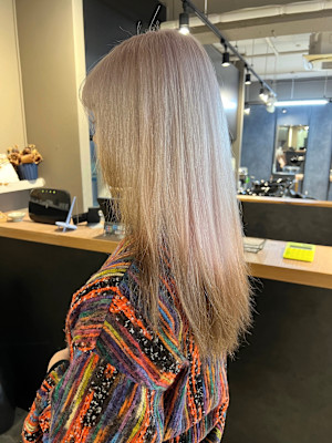 派手髪・ハイトーンカラー・デザインカラー・ブリーチ専門美容室