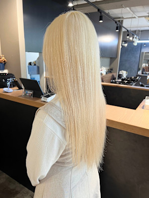 派手髪・ハイトーンカラー・デザインカラー・ブリーチ専門美容室