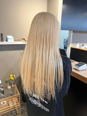 派手髪・ハイトーンカラー・デザインカラー・ブリーチ専門美容室