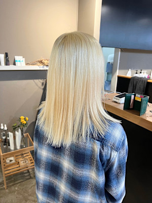 派手髪・ハイトーンカラー・デザインカラー・ブリーチ専門美容室