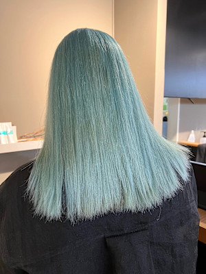 派手髪・ハイトーンカラー・デザインカラー・ブリーチ専門美容室