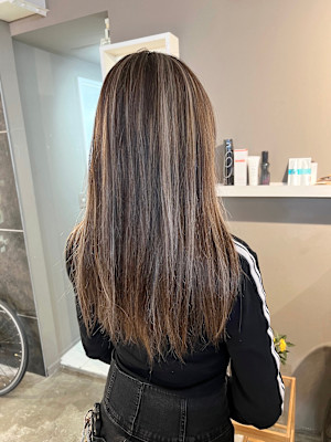 派手髪・ハイトーンカラー・デザインカラー・ブリーチ専門美容室