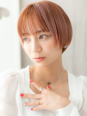 ペールオレンジベージュ小顔丸みショートマッシュ20代30代
