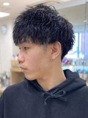 メンズパーマ波巻きツイストスパイラル刈り上げセンターパート