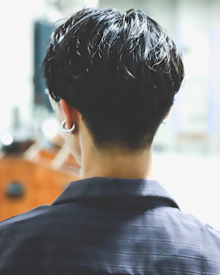 ツーブロック爽やかアップバングリバースパーマ