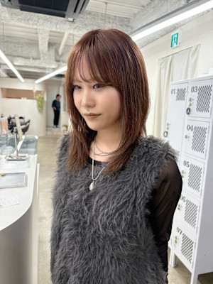 秋カラーバーガンディミディアムレイヤーくびれレイヤー