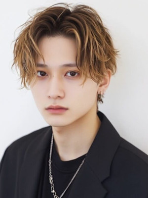 ブリーチ ハイトーン センターパート ツイストパーマ 束感