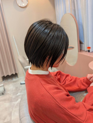 ダークブラウン　小顔ショート　顔まわりレイヤー