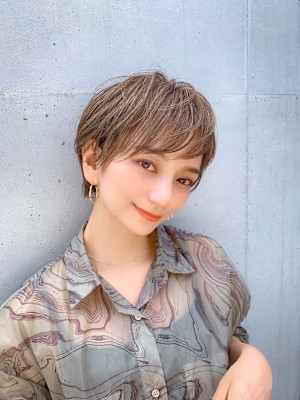 綺麗な艶髪スタイル　ショートヘア