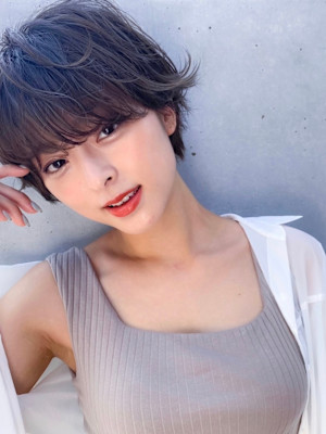 綺麗な艶髪スタイル　ショートヘアスタイル