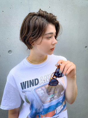 綺麗な艶髪スタイル大人ショート