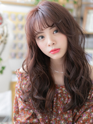 ピンクラベンダー外国人風小顔ウェーブパーマ　ボルドーカラー