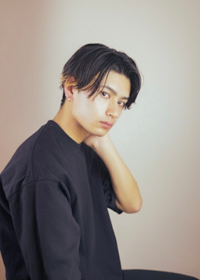 大人メンズヘア　センターパート