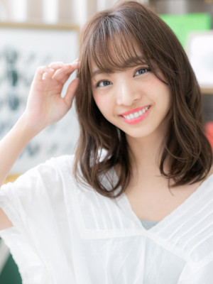 シースルーバングニュアンスパーマセミディ　ミディアムレイヤー