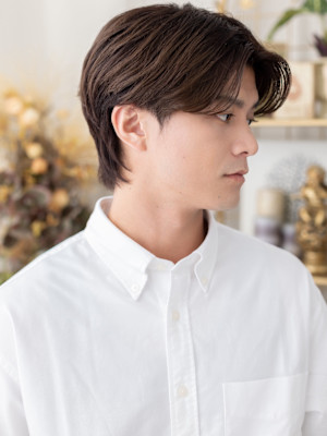 ツーブロック前髪パーマ暗髪テーパーフェード　オリーブグリーン