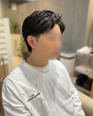 センターパート×毛流れパーマ