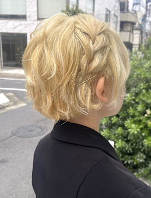 ブロンドショートヘアアレンジ