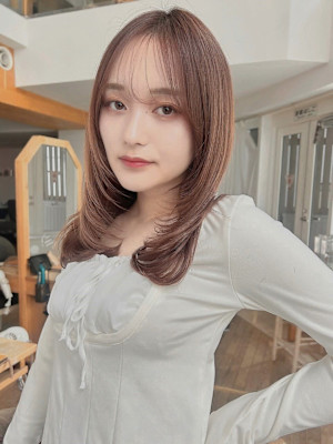 小顔ミディアムレイヤーカットワンカール前髪シースルーバング