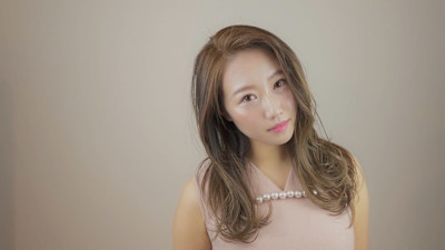 大人ヘアスタイル　ミディアムレイヤー