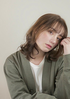 大人ミディアム大人レイヤースタイル