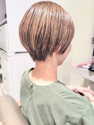白髪ぼかし ハイライト  ブリーチ ショート