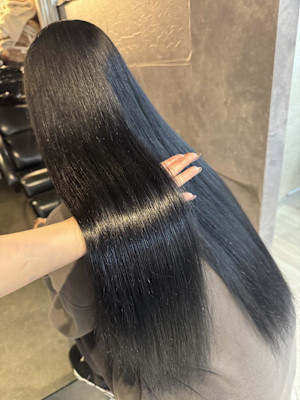 《鈴木茉奈》ブルーブラック/ブリーチカラー/透明感