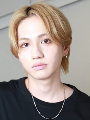 抜きっぱなしブロンド マッシュウルフ ブリーチ ハイトーン