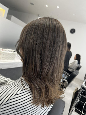 オリーブベージュ