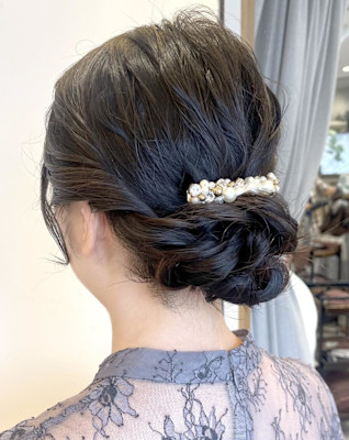 黒髪シニヨンお呼ばれアップスタイル