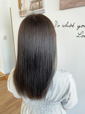 オリーブグレージュ