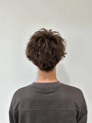 刈り上げマッシュ×波巻きパーマ×ブラウンカラー