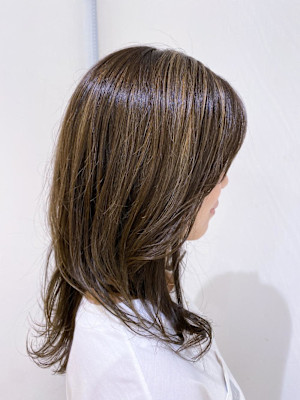 ハイライトの自然カールスタイル