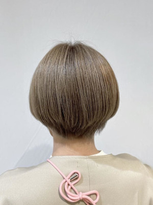 ベージュ系ショートボブ