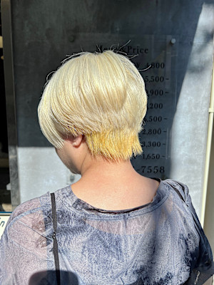 プラチナブロンド×ネオンイエローインナーカラー