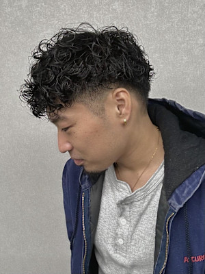 大人の男らしさを引き出すパーマスタイル