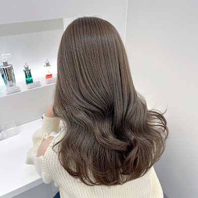 カラー＋潤いトリートメントで後ろ姿美人