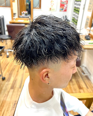 ダウンバング　ツイストスパイラルパーマ　スキンフェードカット