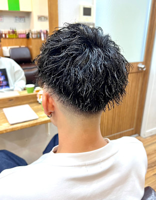 ダウンバング　ツイストスパイラルパーマ　スキンフェードカット