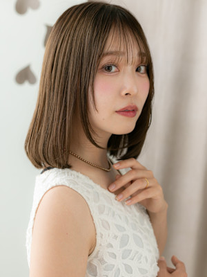 小顔姫カット前下がりミディアムレイヤースタイル20代30代