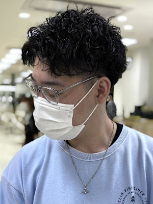 メンズパーマ波巻きツイストスパイラル刈り上げセンターパート