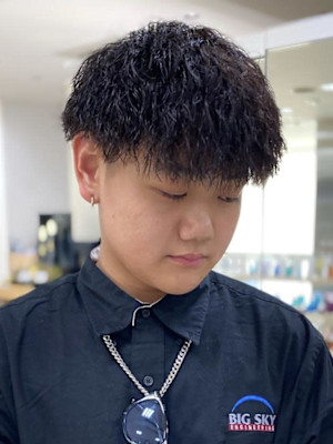 メンズパーマ波巻きツイストスパイラル刈り上げセンターパート