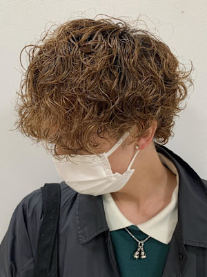 メンズパーマ波巻きツイストスパイラル刈り上げセンターパート