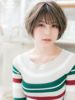 細めハイライト小顔透け感フェザーショート　ボブレイヤー