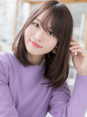 斜めバング大人可愛いツヤ髪エアストレート　チャコールグレー