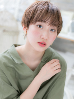 大人かわいいヴェールカラー小顔マッシュヘア　オリーブグリーン